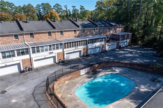 view of swimming pool