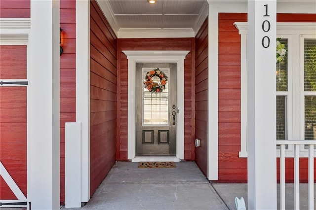 entrance to property featuring covered porch