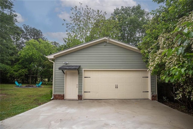 view of detached garage