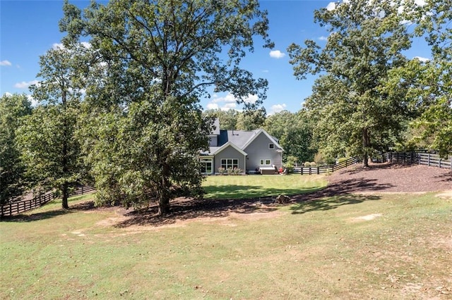 view of yard featuring a rural view