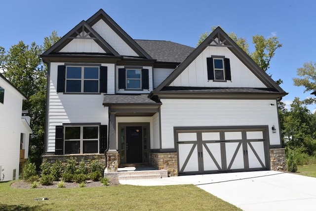 craftsman-style house featuring a garage and a front lawn