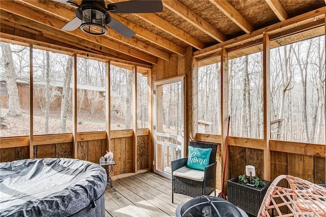 sunroom featuring ceiling fan