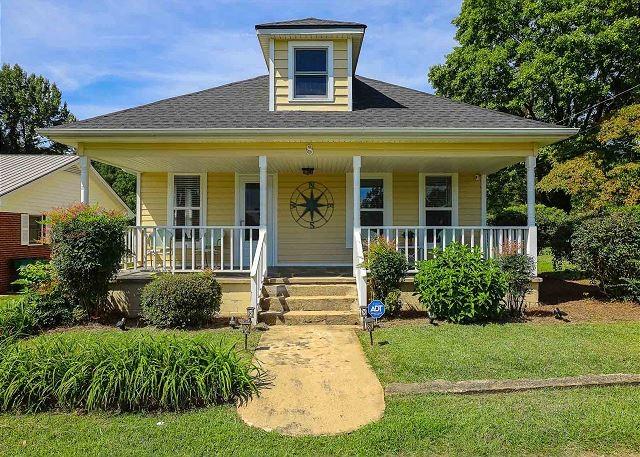 bungalow-style house with a shingled roof and covered porch