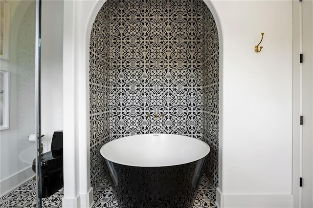 11277 Serenbe Ln, Chattahoochee Hills, GA 30268 - full bathroom with a freestanding tub