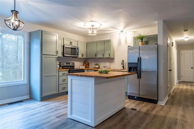 9 Woodberry Dr SE, Silver Creek, GA 30173 - kitchen with appliances with stainless steel finishes, butcher block countertops, a chandelier, and wood finished floors