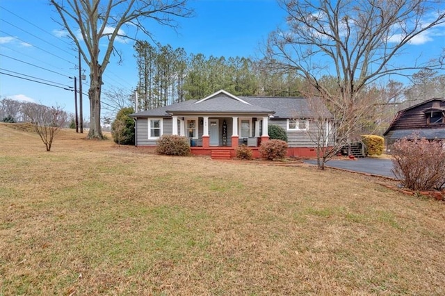 single story home featuring a porch and a front yard