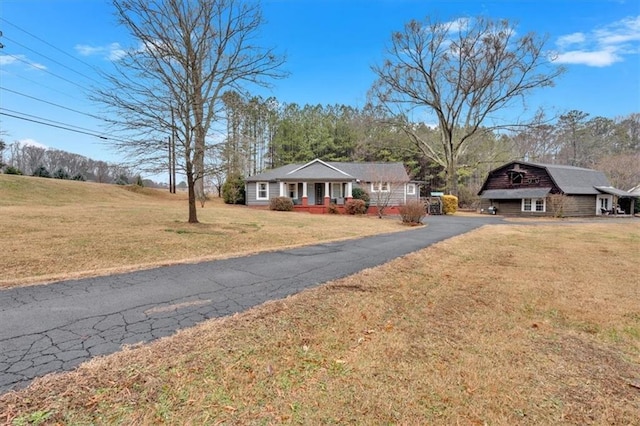 single story home featuring a porch and a front lawn