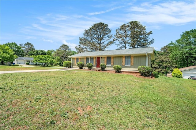 view of front of property featuring concrete driveway and a front lawn