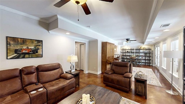 living area featuring ceiling fan, ornamental molding, baseboards, and recessed lighting