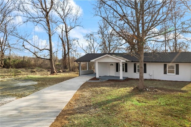 view of front of house with a front yard