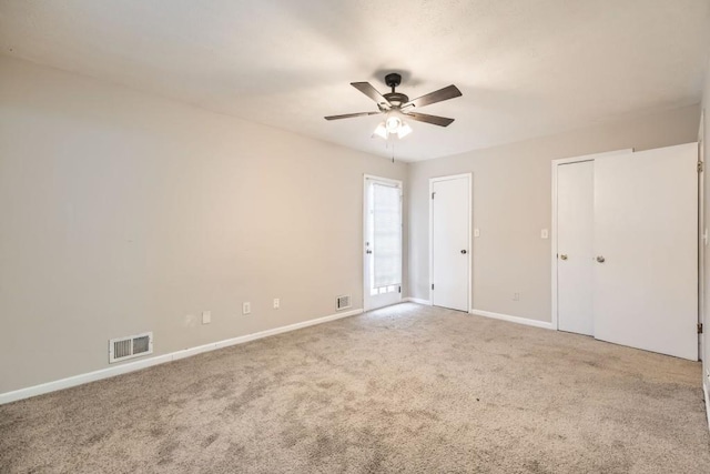 carpeted empty room featuring ceiling fan