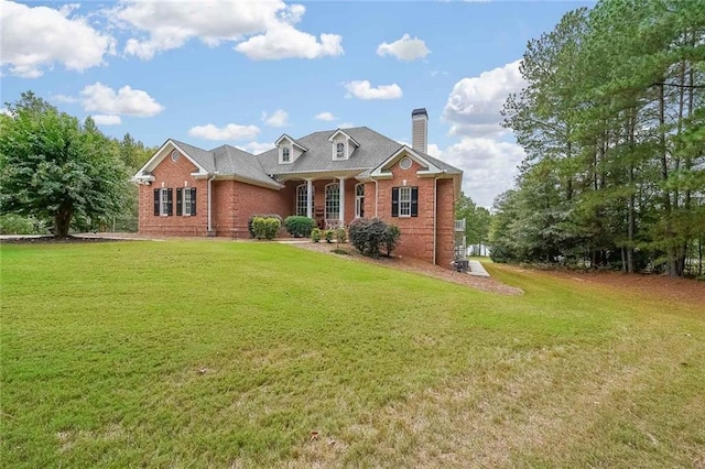 view of front facade with a front yard