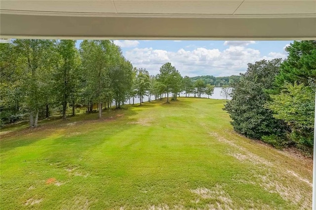 view of yard featuring a water view