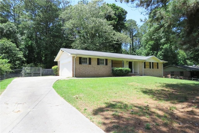 view of front of home featuring a front lawn