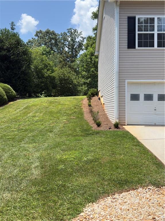 118 Pointe Cir, Dahlonega, GA 30533 - view of grassy yard with a garage and driveway