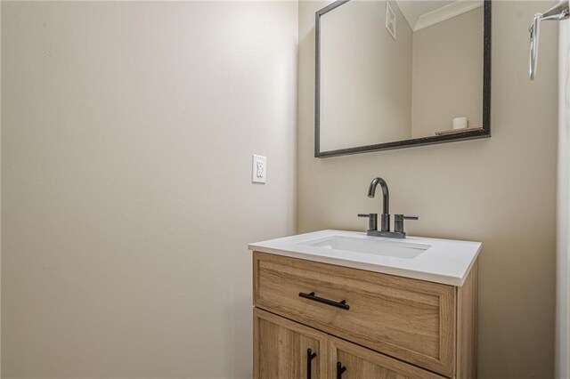 spare room with ornamental molding, ceiling fan, and carpet flooring