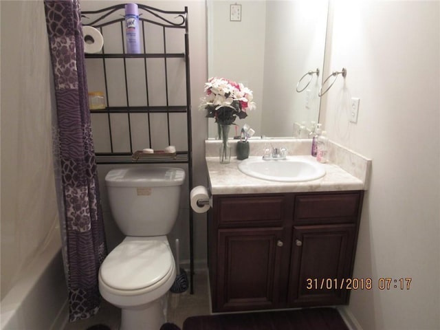 full bathroom featuring vanity, toilet, and shower / tub combo with curtain