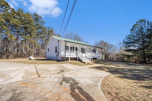 view of front of home featuring covered porch