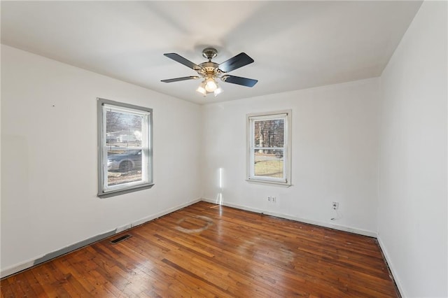 unfurnished room with dark wood-type flooring and ceiling fan