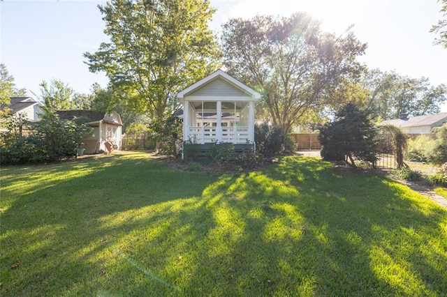 view of yard featuring a storage shed