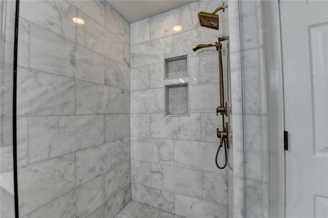 1723 Woodbow Path, Dacula, GA 30019 - bathroom featuring a tile shower