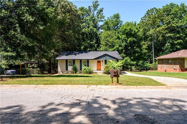 view of front of property with a front lawn