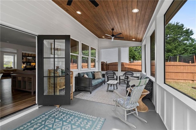 sunroom / solarium featuring a ceiling fan, an outdoor hangout area, and vaulted ceiling