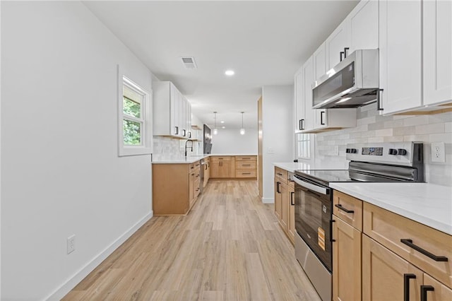 6142 Hutchins Dr, Buford, GA 30518 - kitchen with stainless steel appliances, light wood-type flooring, light countertops, decorative backsplash, and recessed lighting