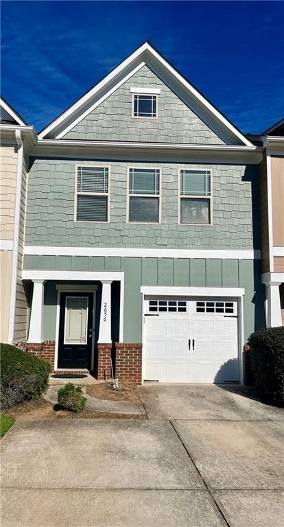 view of front of house featuring a garage