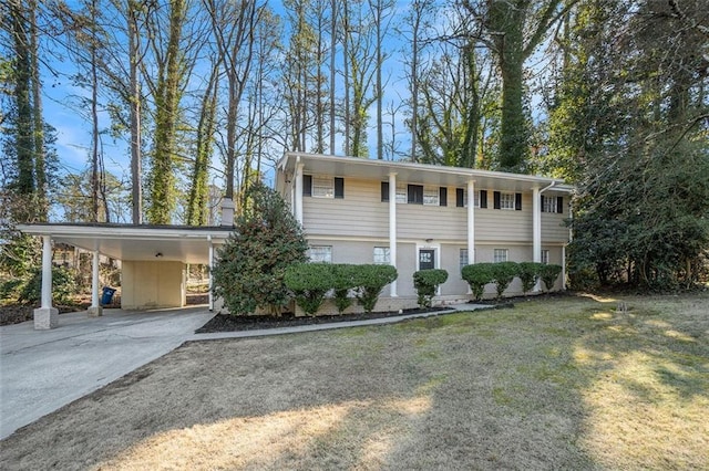 view of front of property featuring a front yard