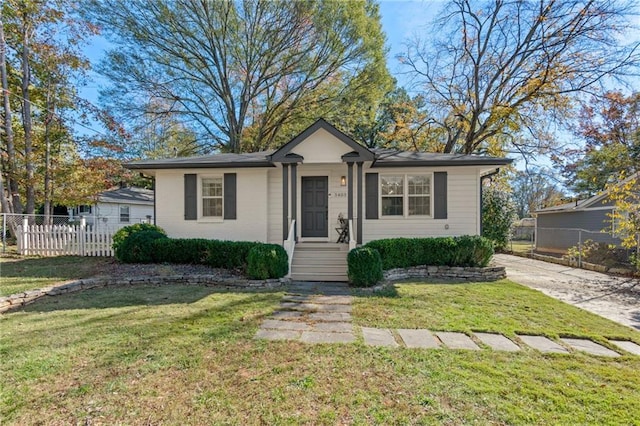 view of front of property with a front lawn