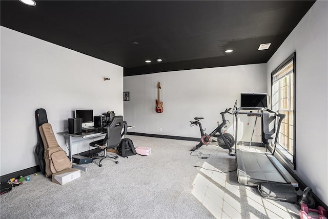 workout room featuring carpet flooring, recessed lighting, and baseboards