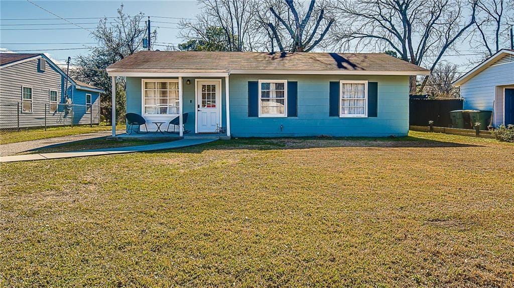 view of front of property with a front yard and covered porch