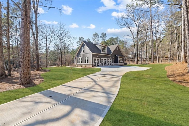 view of front of house with driveway, a garage, and a front yard