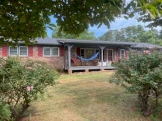 view of front of property with a front lawn