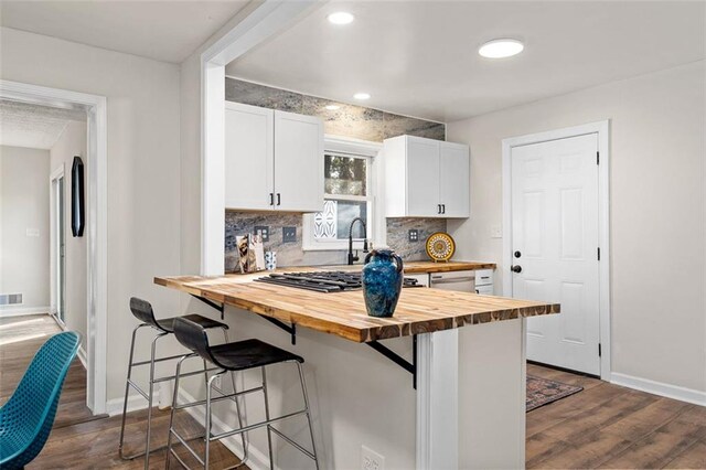 empty room featuring dark hardwood / wood-style floors and ceiling fan