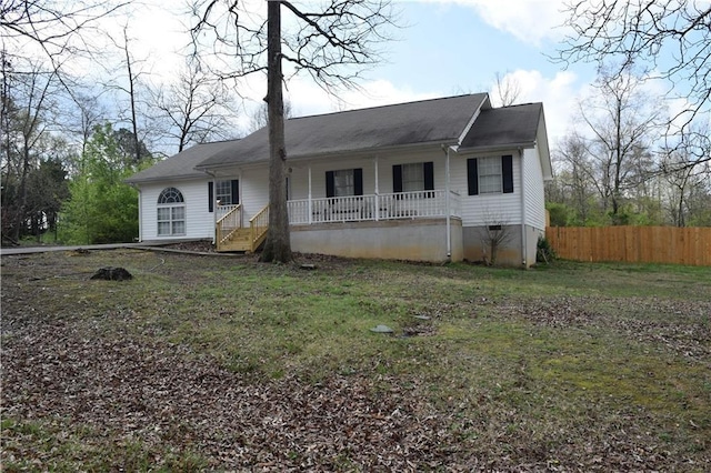 ranch-style house featuring a porch