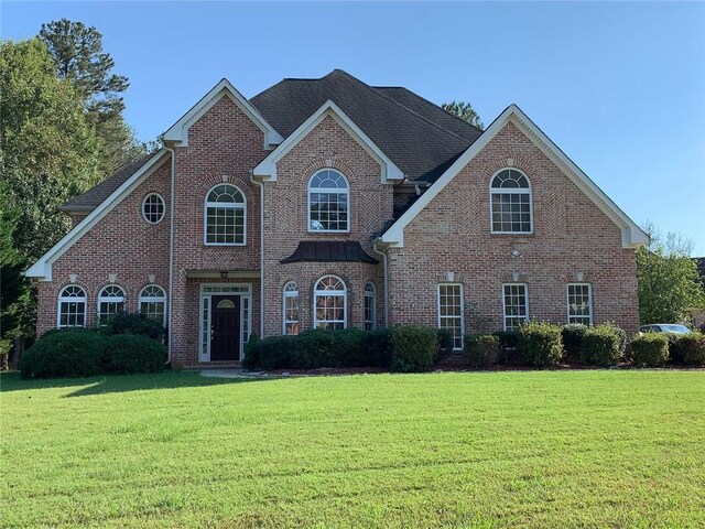 view of front of home with a front yard