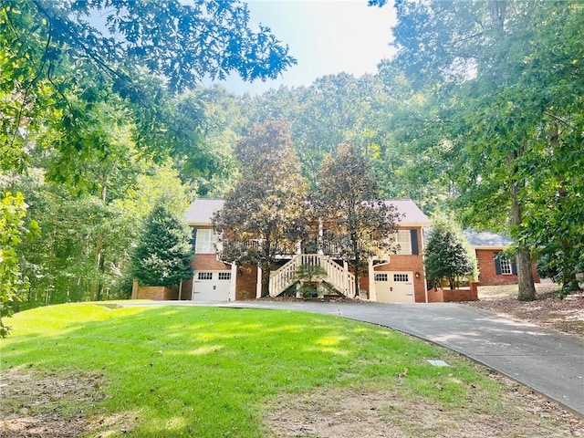 view of front of house featuring a front yard and a garage