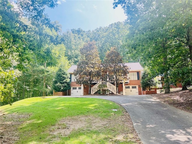 view of front of house featuring a front yard and a garage