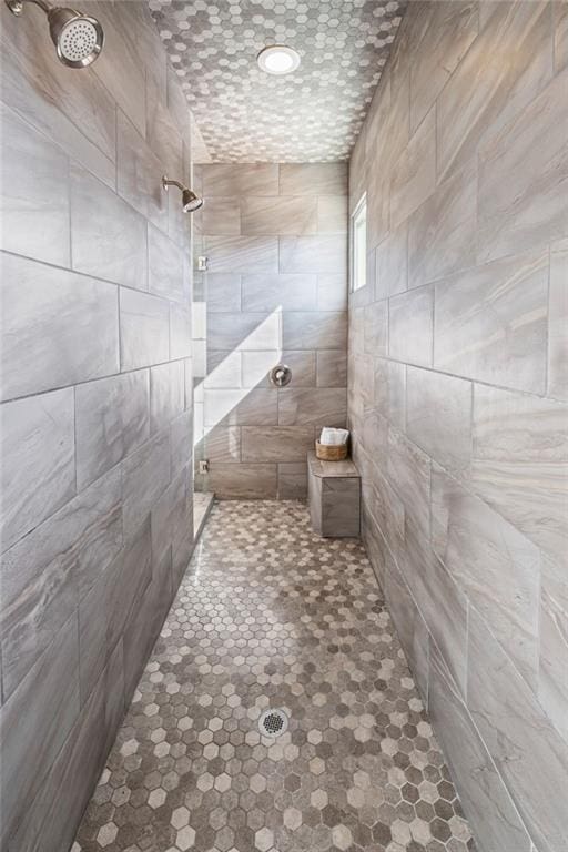 bathroom featuring a tile shower