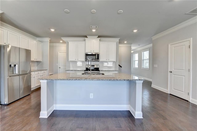 kitchen featuring a kitchen island with sink, dark wood-style flooring, white cabinetry, ornamental molding, and appliances with stainless steel finishes