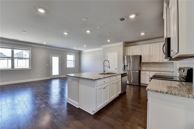 kitchen featuring stainless steel appliances, dark wood-style flooring, a sink, and ornamental molding