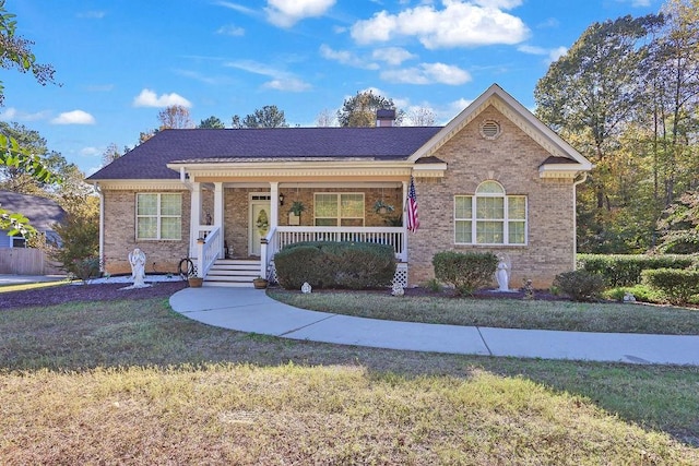 view of front facade featuring a porch and a front lawn