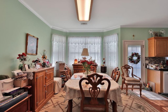 dining area with ornamental molding