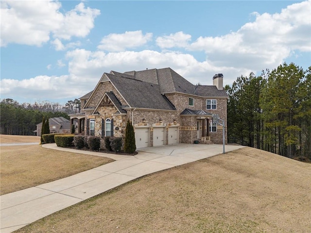 view of front facade featuring a garage and a front yard