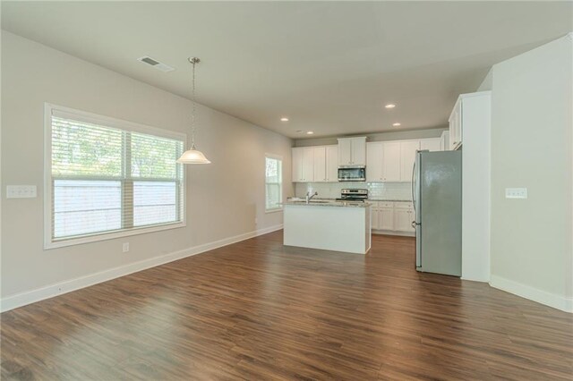 392 Dublin Way, Dallas, GA 30132 - kitchen featuring a kitchen island with sink, visible vents, appliances with stainless steel finishes, open floor plan, and dark wood finished floors