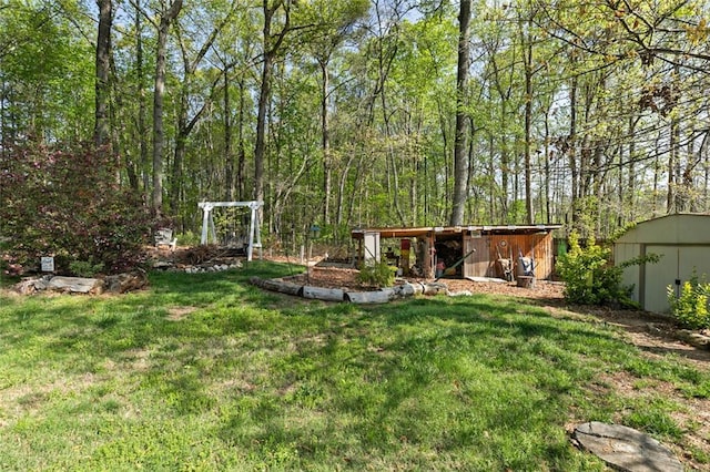 view of yard with an outdoor structure and a storage unit