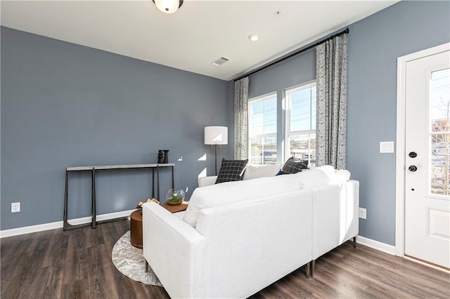 339 Skylar Way SE, Atlanta, GA 30315 - living area with wood finished floors and baseboards
