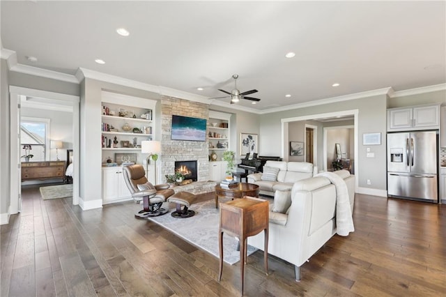 living room with crown molding, a ceiling fan, baseboards, and dark wood-style floors